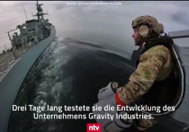 В Сети на некоторых западных ресурсах появилось любопытное видео: тактику захвата вражеского корабля отрабатывают британские «летающие морские пехотинцы»