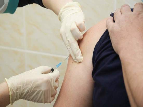 Семь пунктов вакцинации работают возле ТЦ в Новосибирске на майские праздники