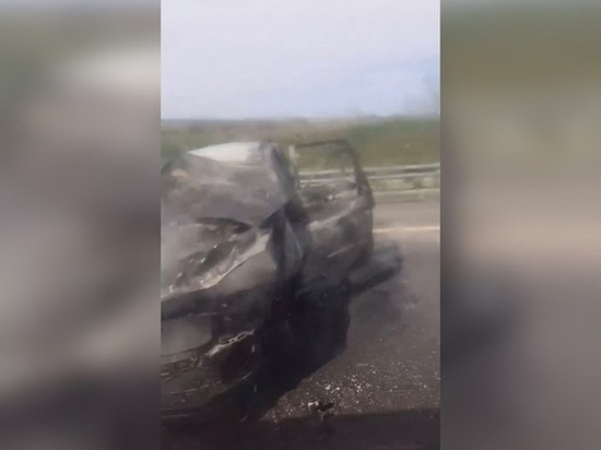 На трассе в Ростовской области сгорел автомобиль после аварии