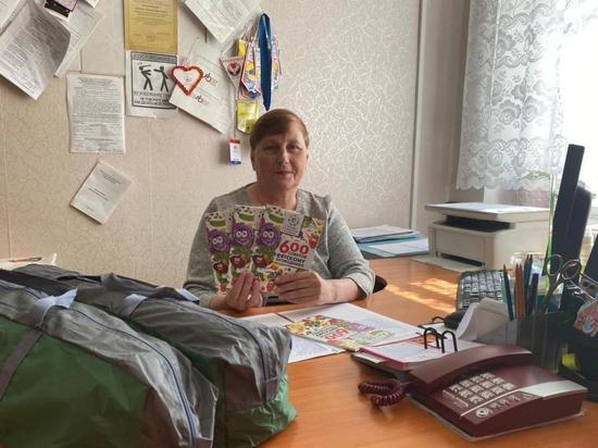Олег Валенчук подарил туристические палатки Арбажскому обществу инвалидов
