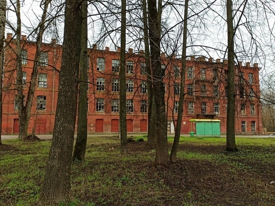 Жители города в Тверской области рассказали о мародерах в здании старинной фабрики