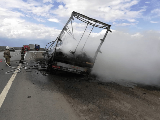 На трассе в Башкирии сгорела фура
