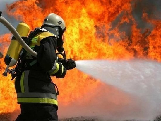 В Азовском районе сгорело бесхозное помещение