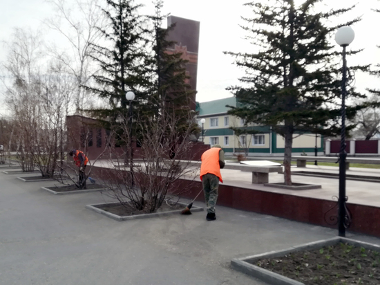 Алтайские осужденные чистят памятники и мемориалы ВОВ