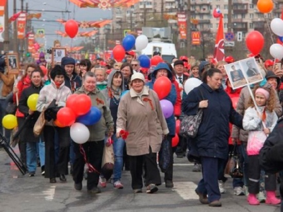 Предпраздничное шествие в Купчино гарантирует автомобилистам пробки