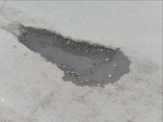 Житель Омска возмутился из-за плохого ремонта дороги на улице Вавилова