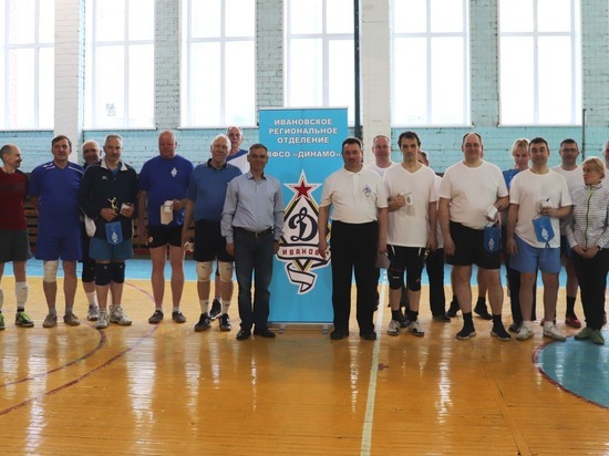 Сотрудники УМВД по Ивановской области и ветераны ведомства сыграли в волейбол