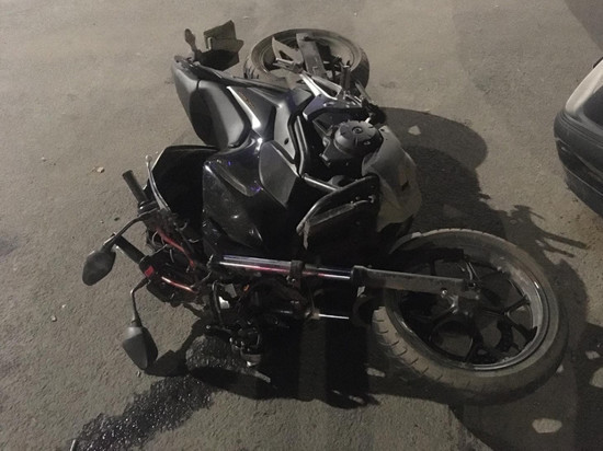 В Кирове мотоциклист на большой скорости влетел в иномарку