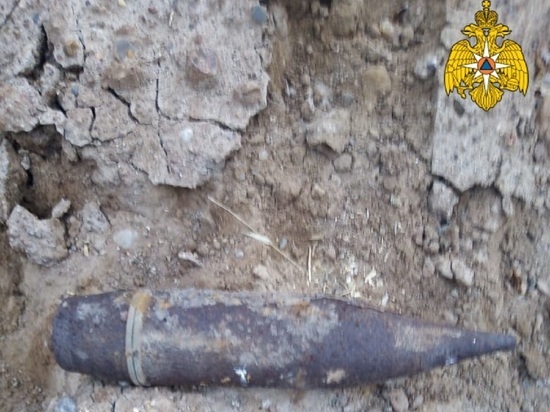 В поле у калужской деревни обнаружена противотанковая мина