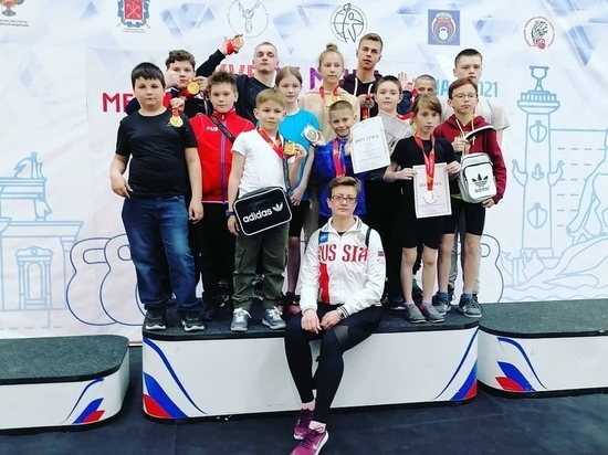 Юные калужские гиревики вернулись из Санкт-Петербурга с медалями