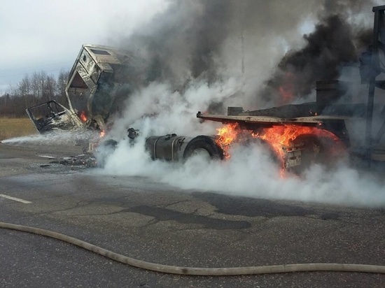 На трассе в Астраханской области загорелся автомобиль
