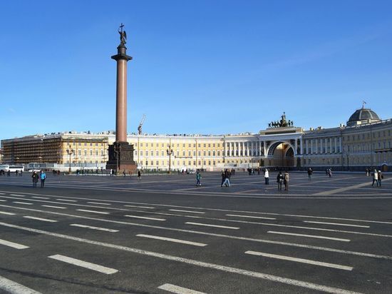 Перед парадом Победы Дворцовую площадь вымоют семь раз