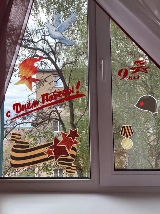 Тамбовчане украшают окна ко Дню Победы
