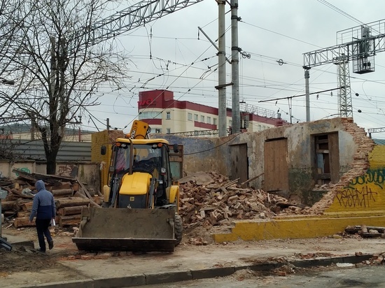 РЖД обязали восстановить снесенное здание склада на Днепропетровской улице