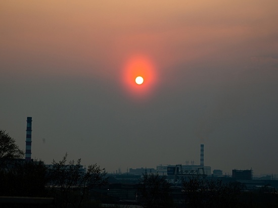Красное солнце удивило жителей Новосибирска 7 мая