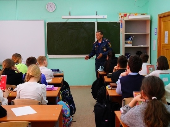Урок пожарной безопасности прошел в гимназии №2 Владивостока