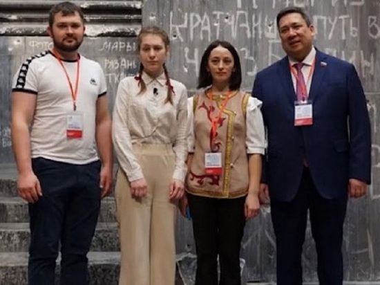 Диана Гурцкая, сенатор Полетаев и победители патриотического конкурса исполнили песню «Тальяночка»