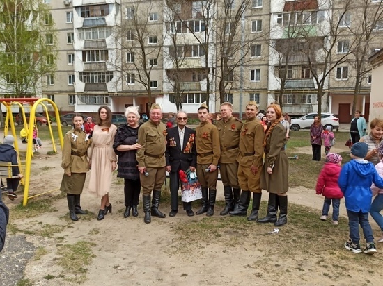 В Йошкар-Оле ветеранов поздравляют концертами во дворах