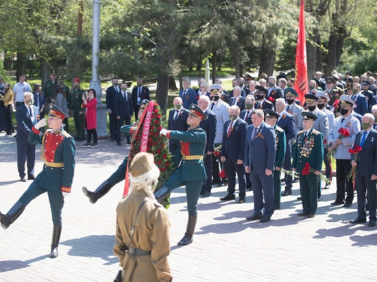 Волгоградцы в канун Дня Победы почтили память защитников Отечества
