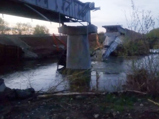 В Оренбуржье вновь обрушился мост