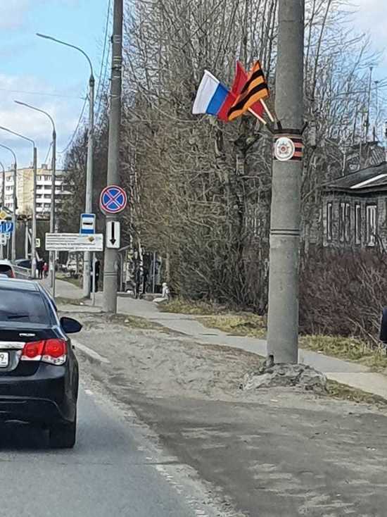 На Ленинградском проспекте в честь Дня Победы развесили неправильные флаги