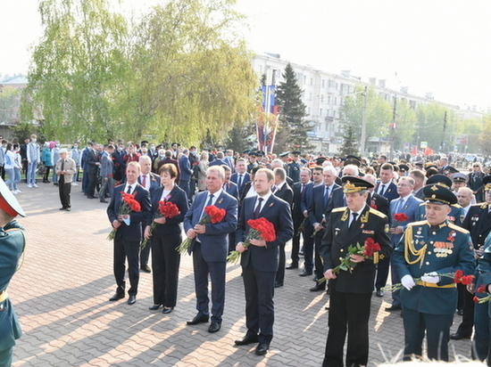 Возложение цветов к Мемориалу Славы прошло в Барнауле