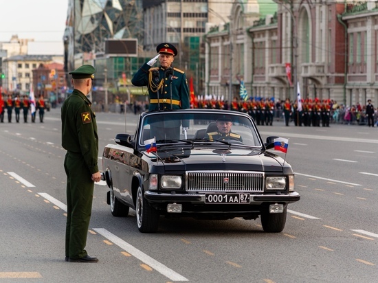 Парад Победы начался на Красном проспекте в Новосибирске