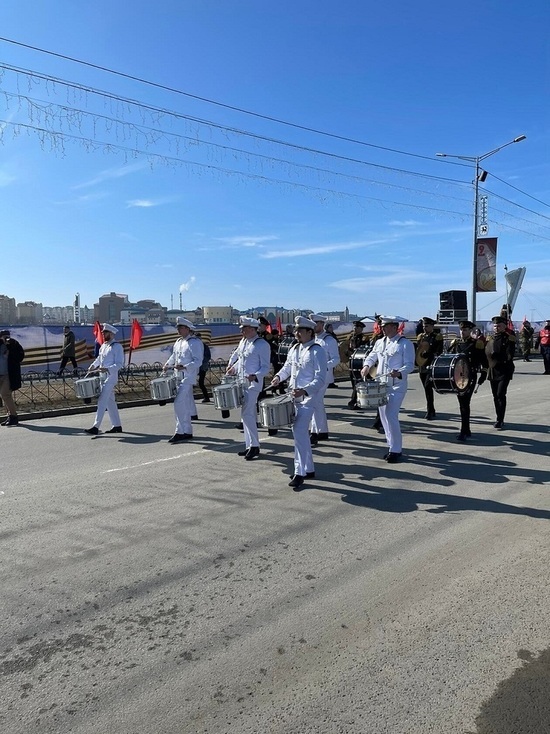 Митинг, парад и салют: в Салехарде празднуют День Победы