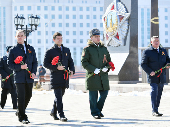 Глава Ямала принял участие в торжественном параде Победы