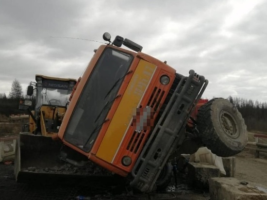 Авария с грузовиком произошла на трассе Якутск-Магадан