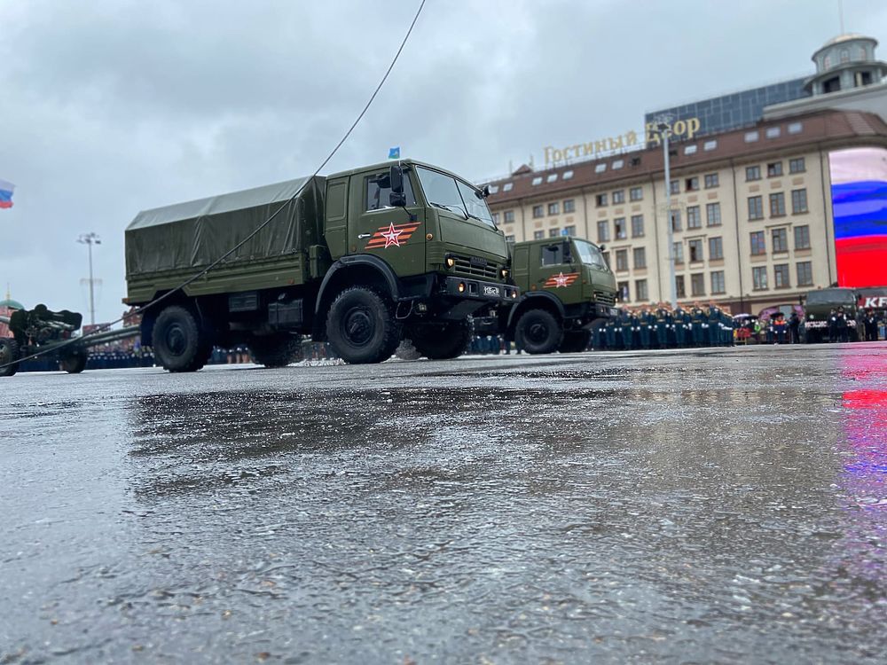 В центре Тулы 9 мая проехалась бронетехника, воевавшая в Берлине 