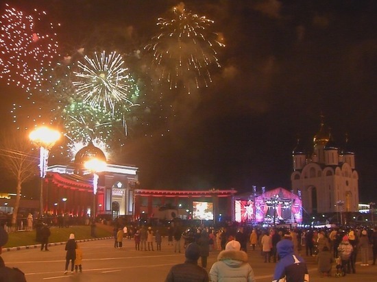 В Южно-Сахалинске дали концерт и салют в честь Дня Победы