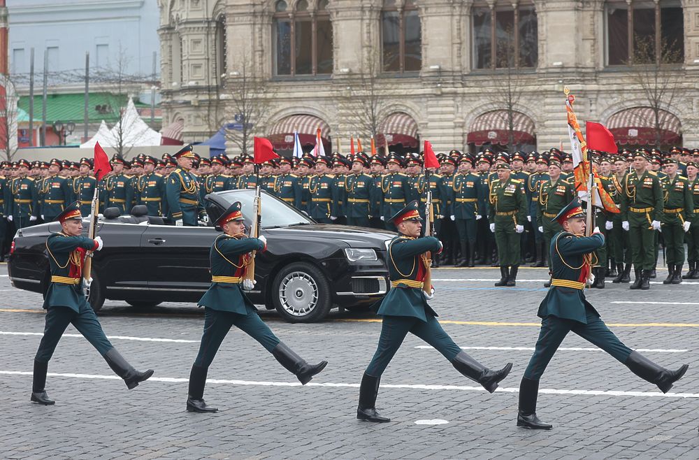 В Москве прошел Парад Победы: танки, ракеты и боевые роботы