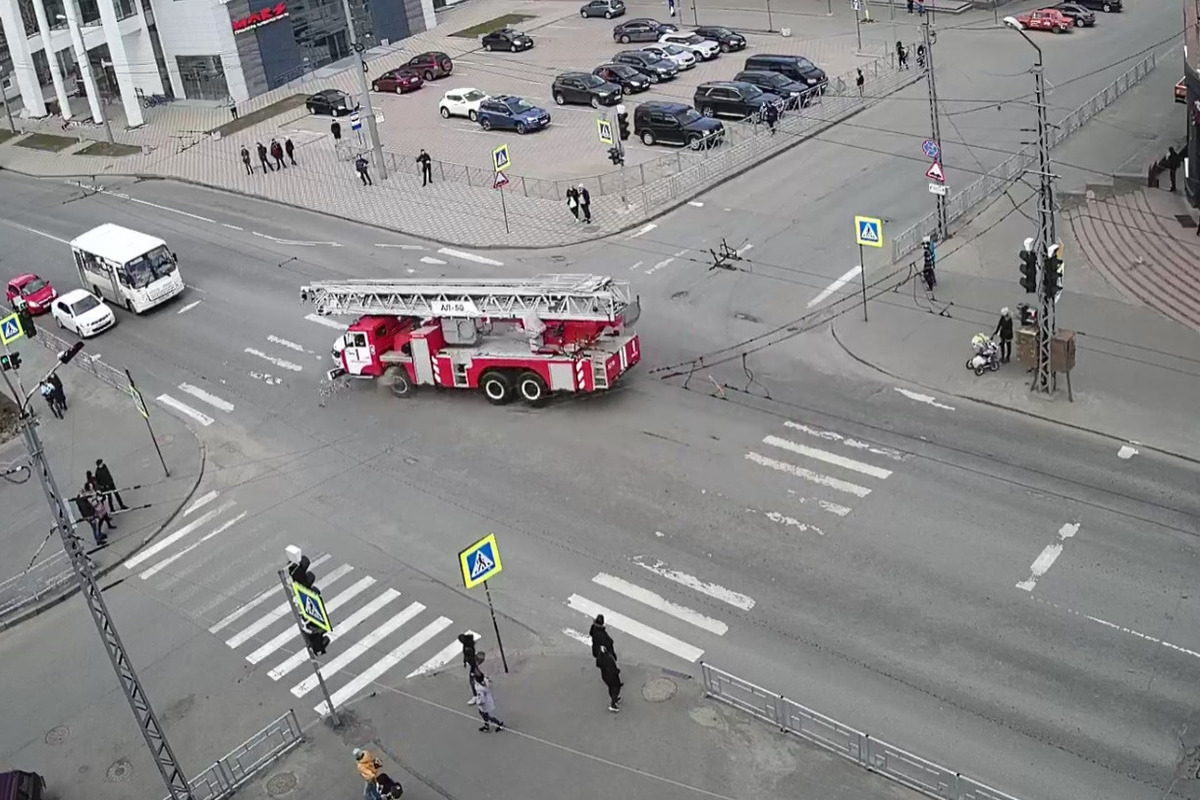 Пожарная машина попала в дтп