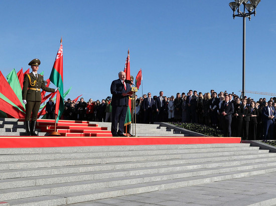 Согласно новому декрету президента Белоруссии, в случае его смерти власть передается вовсе не тому, кому можно было бы ожидать