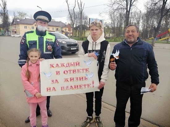 Акцию «Голубь мира» провели сотрудники ГИБДД в Сафонове
