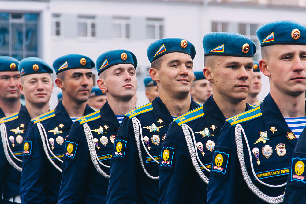 Рязанские десантники вернулись с парада на Красной площади