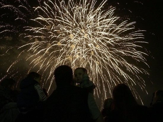 Празднование Дня Победы завершилось в Костроме праздничным фейерверком
