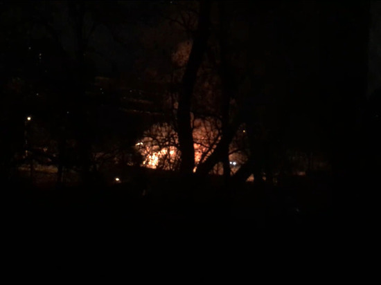 Частный дом сгорел в Хабаровске ночью