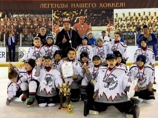 Якутская команда "Полярные волки" стала победителем хоккейного турнира