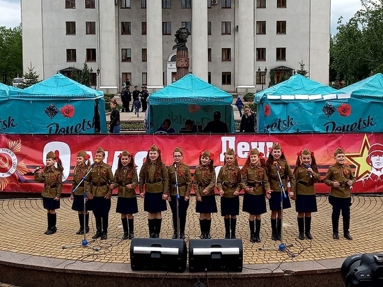 В Донецке под открытым небом прошел концерт юных артистов