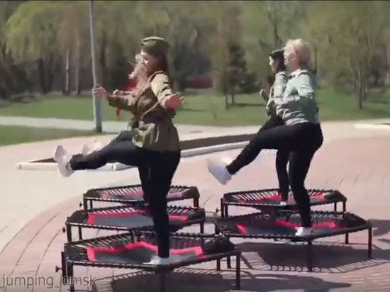 Омский фитнес-клуб в День Победы выложил видео танцев на батуте недалеко от мемориала