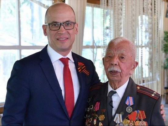 Глава Удмуртии лично поздравил 98-летнего ветерана с 9 мая