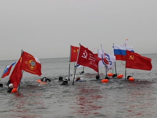 Во Владивостоке прошел традиционный заплыв, посвященный Дню Победы