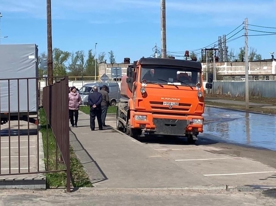 В Рыбном из-за аварии на коллекторе отключили водоснабжение
