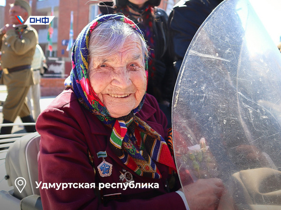 101-летняя зенитчица-ветеран на возглавила мотоколонну 9 мая