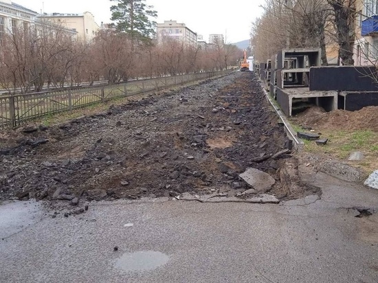 Асфальт начали снимать для ремонта теплотрассы на улице Горького в Чите