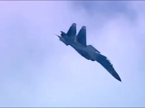 Россия подняла Су-27 для сопровождения самолетов ВВС Франции