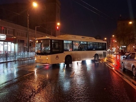 В Ростове пенсионерка пострадала, попав под колеса автобуса