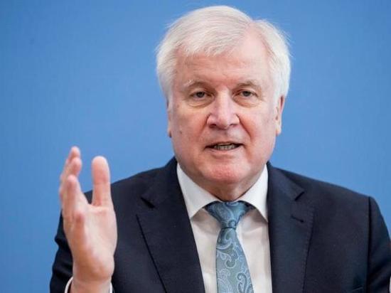 Германия: Коронавирусом заразился министр МВД Германии